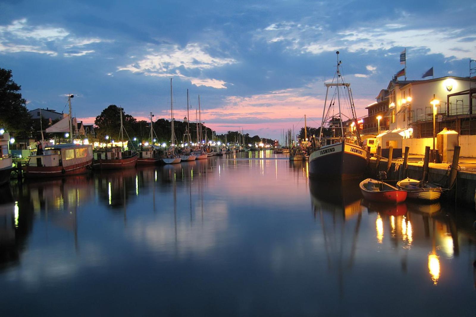 Haus Drei Schwestern, Bernstein Rostock Ngoại thất bức ảnh